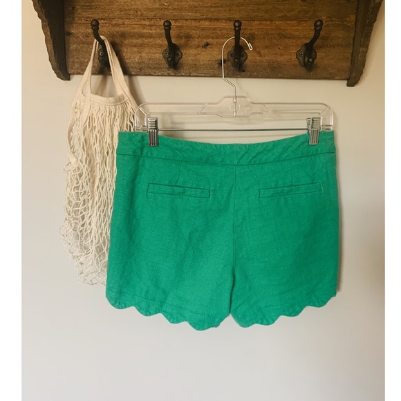 Scallop edged Linen Green Shorts - Picture 5 of 7
